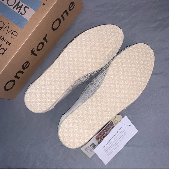 ‘natural’ Carpe Diem TOMS canvas sustainable vegan friendly - Picture 3 of 3